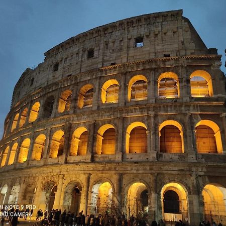 Luminoso Appartamento In Centro Storico Rome Luaran gambar